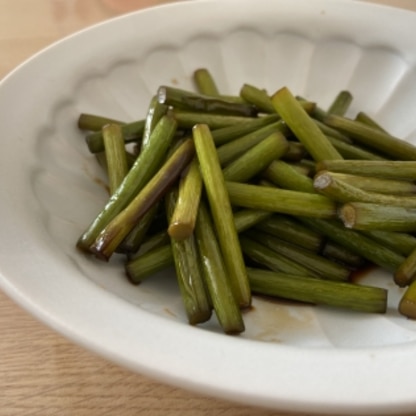 実家からもらったにんにくの芽で。
簡単に美味しくできました♪